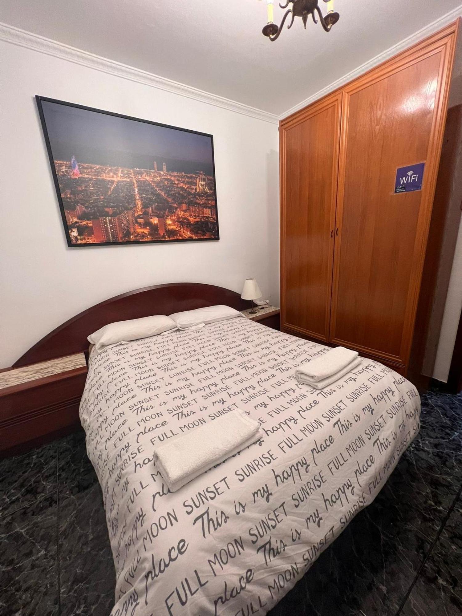 Room Familiar Sants Barcelona Exterior photo