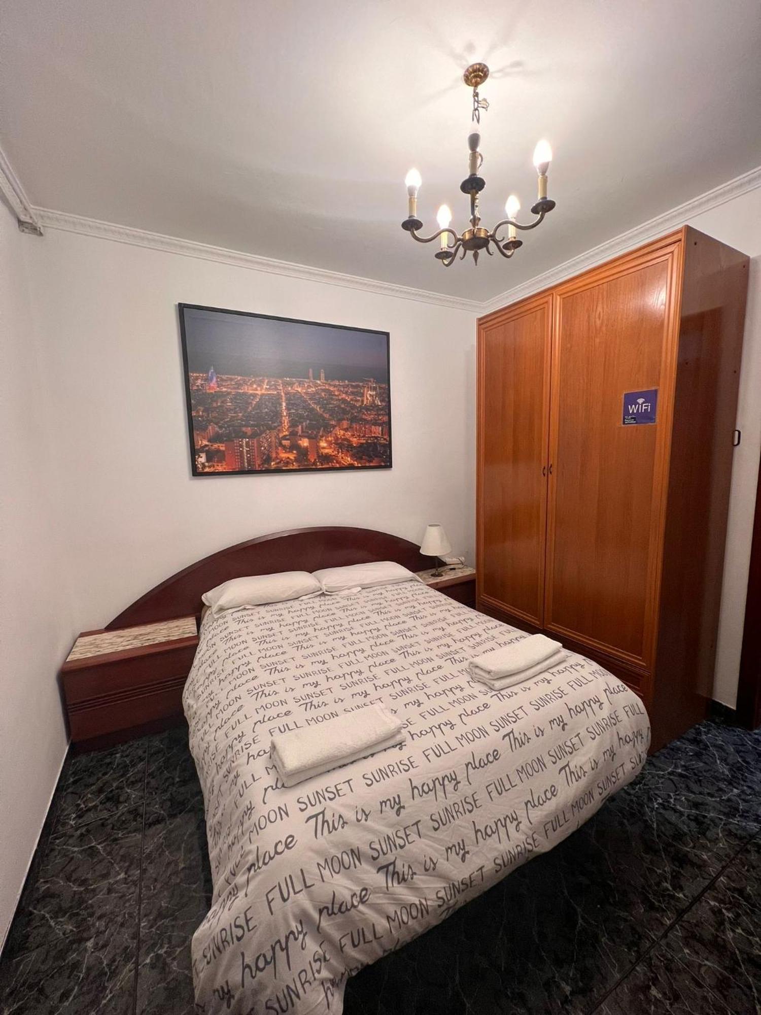 Room Familiar Sants Barcelona Exterior photo