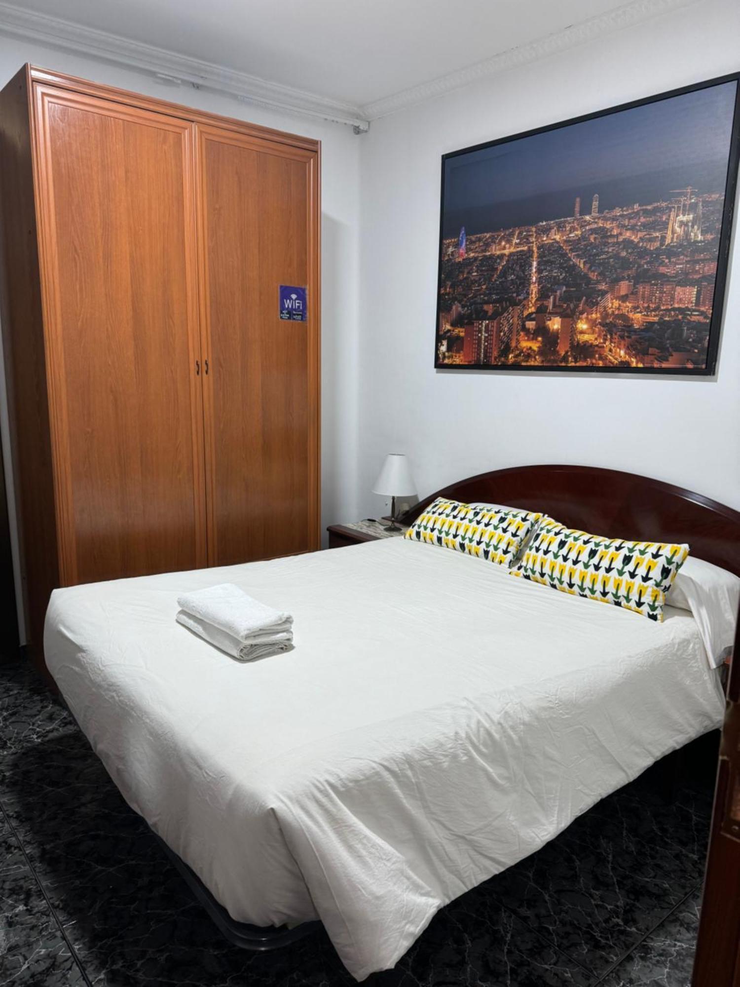 Room Familiar Sants Barcelona Exterior photo